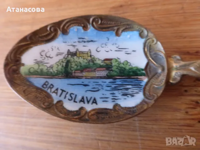 Сувенирни лъжички с емайл Братислава , снимка 5 - Антикварни и старинни предмети - 48855997