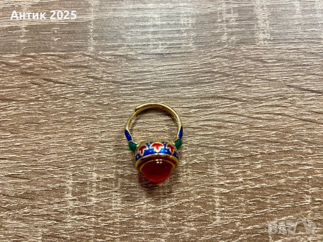 Декоративен пръстен с червена вложка и емайл, универсален размер, снимка 2 - Пръстени - 52889516