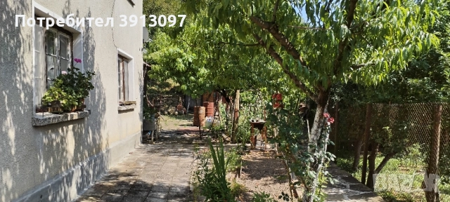 Къща с двор на 12км.от гр. Трявна , снимка 2 - Къщи - 51455372