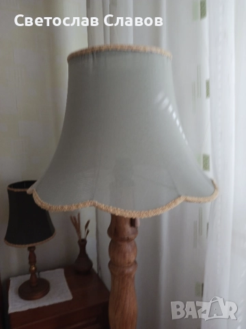 Висок лампион със стойка от стругован дъб и светлозелена шапка  , снимка 4 - Лампиони - 52070268