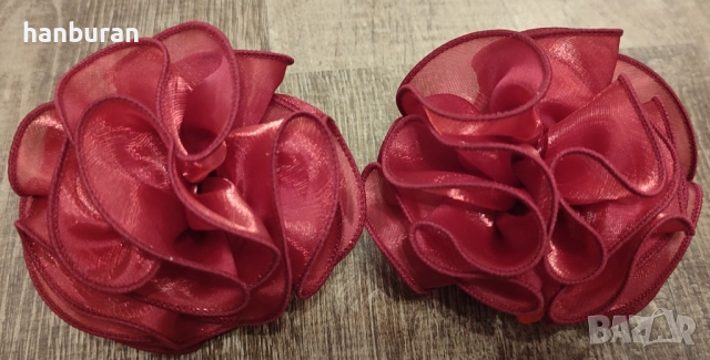 Червени кордели за коса