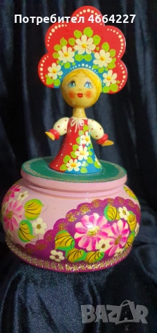 Ръчно рисувана дървена музикална кутия с руска кукла, снимка 4 - Антикварни и старинни предмети - 52855070