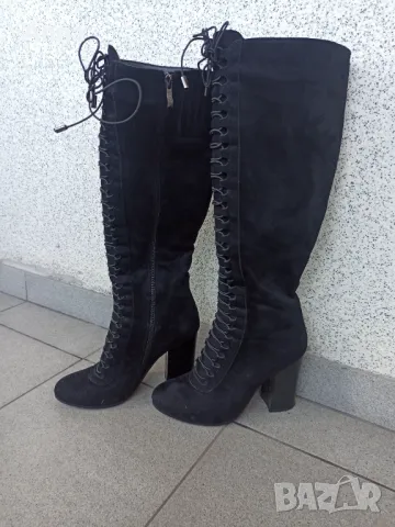 Дамски велурени ботуши на ток