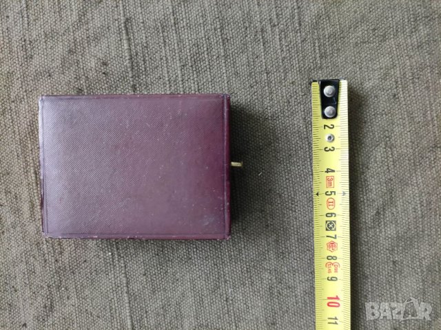 Продавам 2 кутиики за медали , значки...