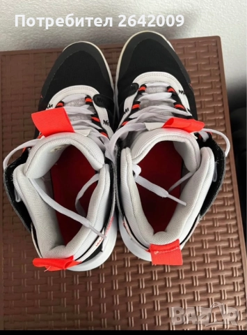 Jordan маратонки оргинални 44 номер , снимка 4 - Кецове - 52429965