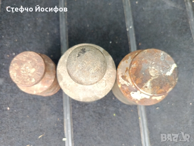 Стари тежести за кантар , снимка 2 - Антикварни и старинни предмети - 51680017