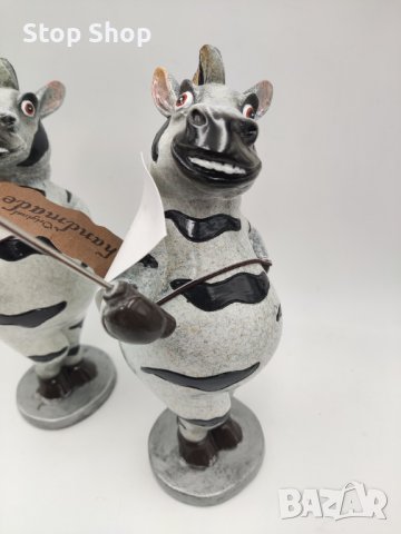 Ръчно правена зебра с телефон фигурка , снимка 4 - Декорация за дома - 43986602