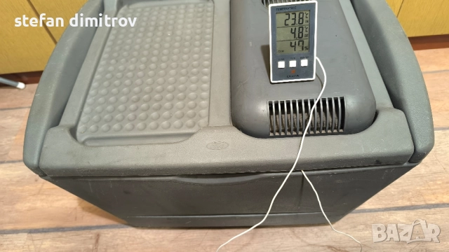 Хладилна чанта Elecrolux предназначена за миниванове Ford , Seat , Vw , снимка 2 - Хладилни чанти - 51950966