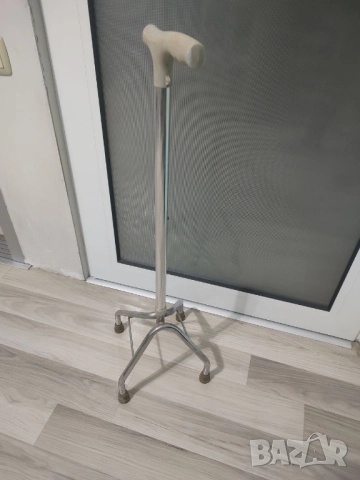 Бастун с 4 опори + 2 алуминиеви патерици / 61лв, снимка 2 - Патерици - 52907894