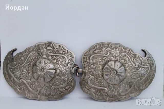 Сребърни пафти от народна носия