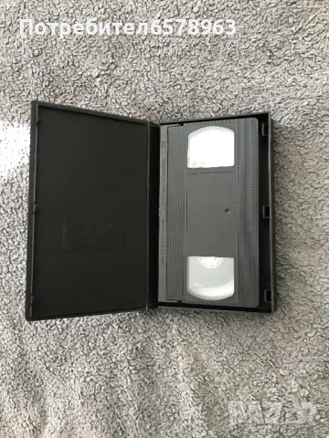 Сам в къщи 1990  VHS, снимка 4 - Други жанрове - 48009966