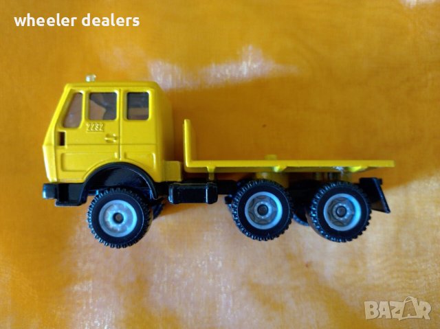 Метална количка Siku - 4210 Mercedes-Benz влекач в мащаб 1:55