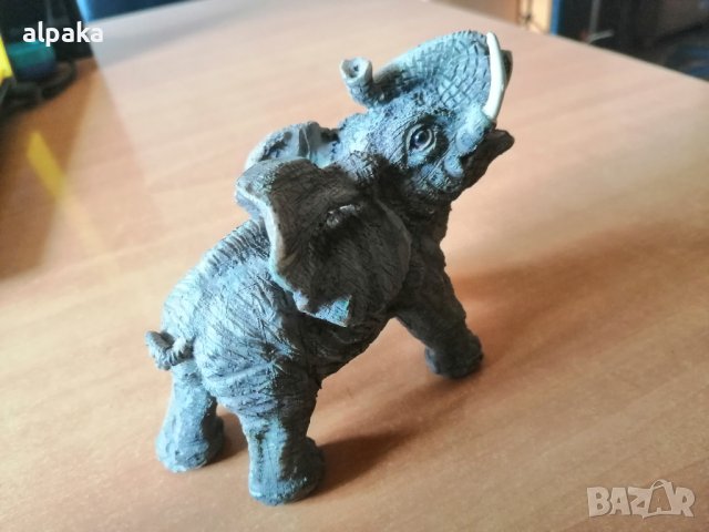 Продавам пластика фигура на слон, декорация за дома, снимка 4 - Декорация за дома - 43855111