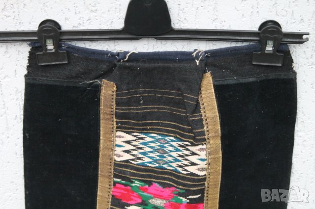 Престилка бродирана със сърма , снимка 2 - Антикварни и старинни предмети - 38376363