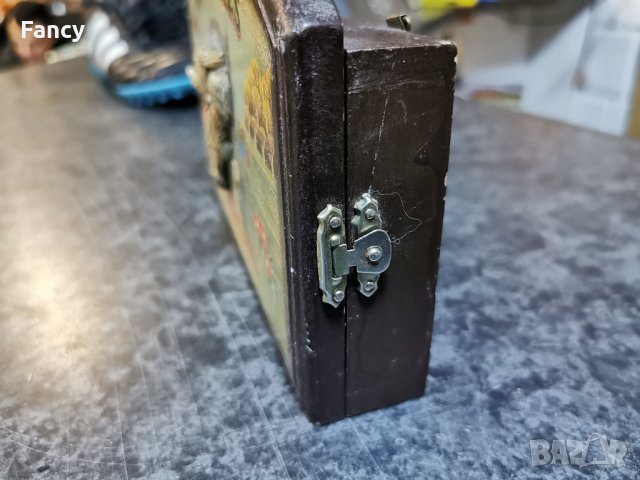 Стара кутия за ключове Toys end Games , снимка 2 - Антикварни и старинни предмети - 43172442
