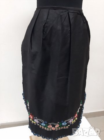 Стара бродирана черна престилка(16.3)