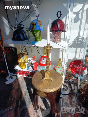 Масивен , метален свещник с богата орнаментика.