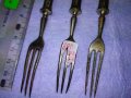 3 Старинни АРИСТОКРАТИЧНИ ДЕСЕРТНИ ВИЛИЦИ с ОРНАМЕНТИРАНИ ДРЪЖКИ от СРЕБРО Проба 800 МАРКИРАНИ 42210, снимка 8