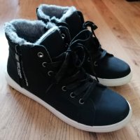 Черни дамски спортни зимни обувки, снимка 1 - Дамски боти - 43394524