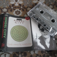Оригинална US касета на Angel City – Two Minute Warning, снимка 1 - Аудио касети - 44891091