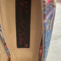 Дамски обувки модел Moschino на цветя , снимка 5 - Дамски ежедневни обувки - 36815735