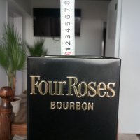 Продавам оригинална,метална кутия от уиски Four Roses--BOURBON.Лимитирана серия., снимка 4 - Колекции - 40225959