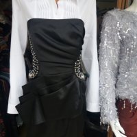 РАЗПРОДАЖБА- 30% Черна рокля с отворени рамене, украсена с камъчета , снимка 1 - Рокли - 27360732