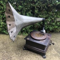 старинен грамофон с фуния, снимка 1 - Антикварни и старинни предмети - 43266427