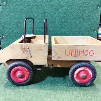 Дървен модел Unimog 1/16, снимка 2 - Антикварни и старинни предмети - 43016923