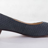 Тъмносиви дамски велурени обувки марка Clarks , снимка 4 - Дамски обувки на ток - 28156719