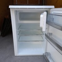 Малък хладилник с камера AEG SANTO RTB 91431AW, снимка 2 - Хладилници - 43216581
