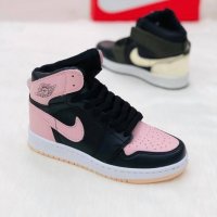 Дамски маратонки Nike Air Jordan Реплика ААА+, снимка 1 - Маратонки - 34718692