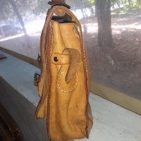 Много качествена и красива мъжка чанта от много дебела кожа, снимка 3 - Антикварни и старинни предмети - 37714893