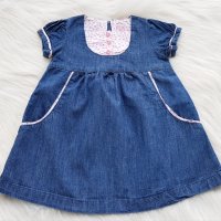 Дънкова рокля 6-9 месеца, снимка 1 - Бебешки рокли - 32599194