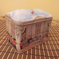 Метална кутия касичка от бонбони CHURCHILL'S BUCKINGHAM PALACE , снимка 7 - Декорация за дома - 28059282
