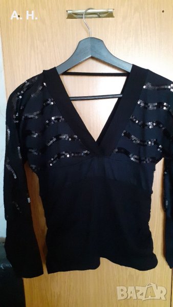 Черна блуза с пайети, снимка 1