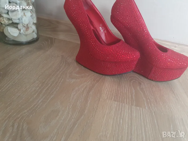 Здравейте, продавам червени дамски обувки , снимка 1