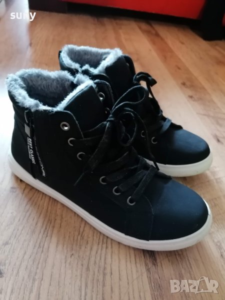 Черни дамски спортни зимни обувки, снимка 1