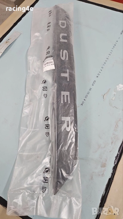 Оригинална лайстна за заден капак Dacia Duster, снимка 1