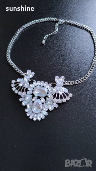 Блестящо колие с бели камъни, снимка 1
