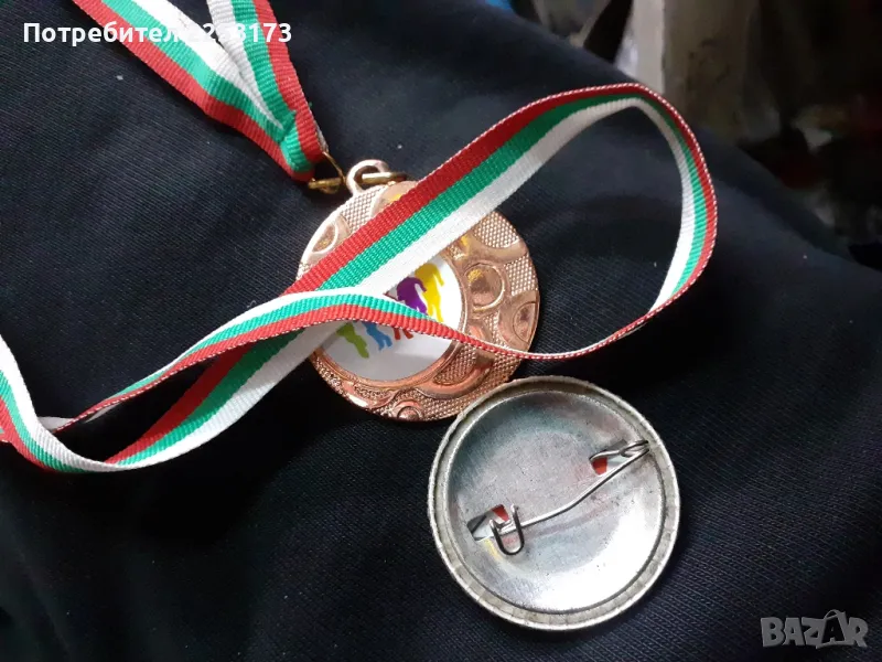 Значка и медал от училище лот, снимка 1