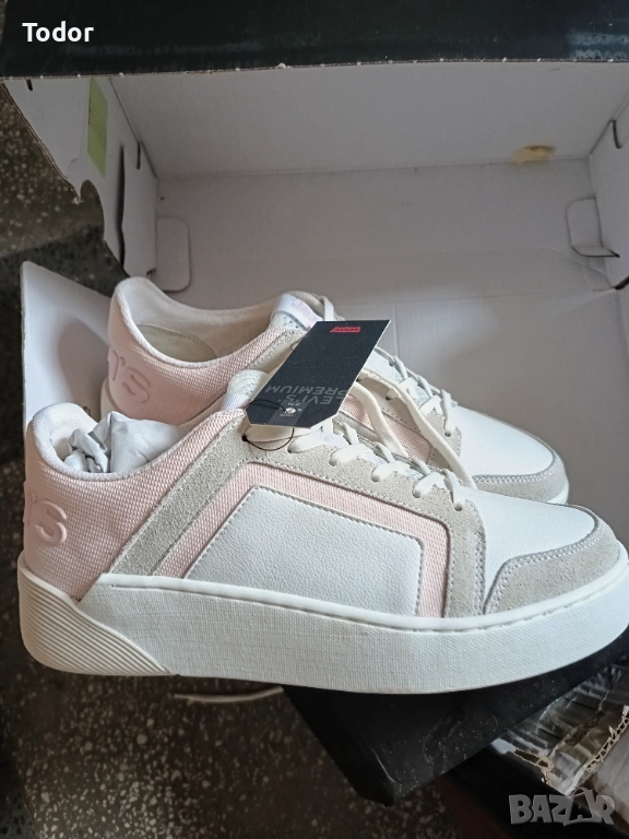 Дамски маратонки levi's premium, снимка 1