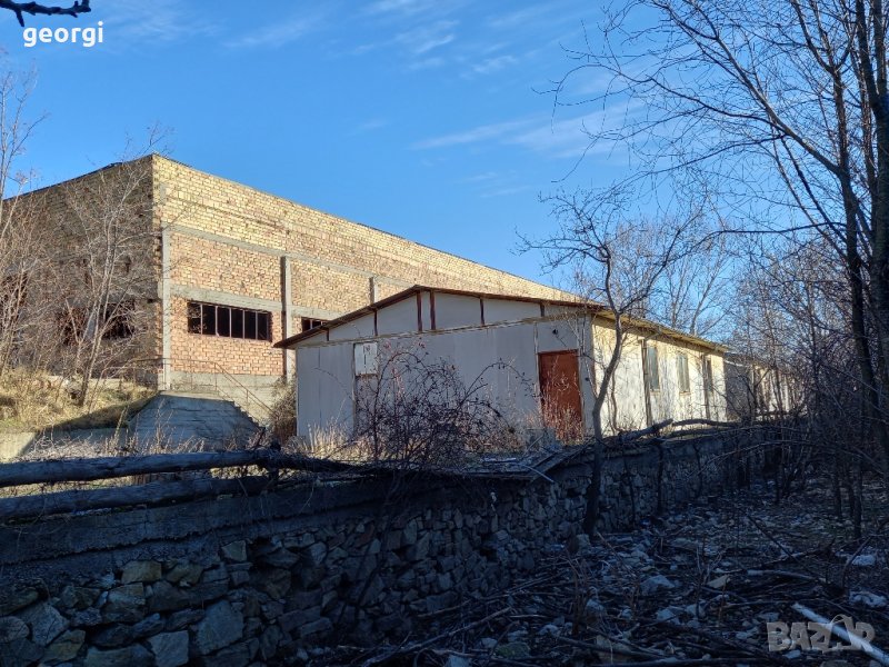 Промишлен парцел с халета УПИ, снимка 1