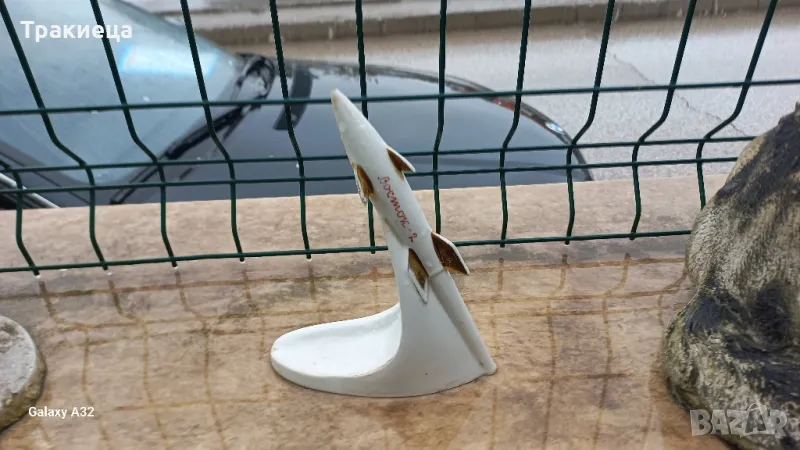 СТАР БЪЛГАРСКИ ПОРЦЕЛАНОВ ПЕПЕЛНИК РАКЕТА ВОСТОК-2 СИП, снимка 1