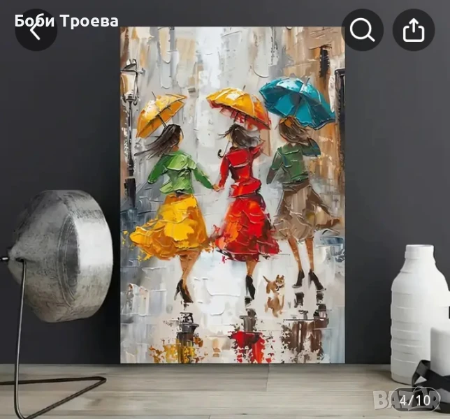 Платнена Стенна Декорация - Три Жени Танцуват в Дъжда с Цветни Чадъри, снимка 1