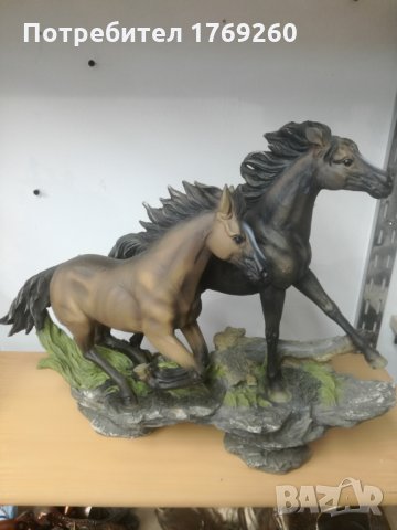 Продавам статуетка коне! 