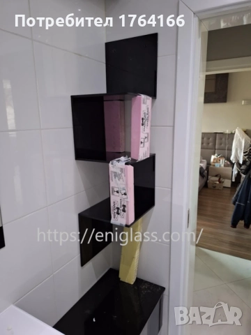 Стъклени етажерки