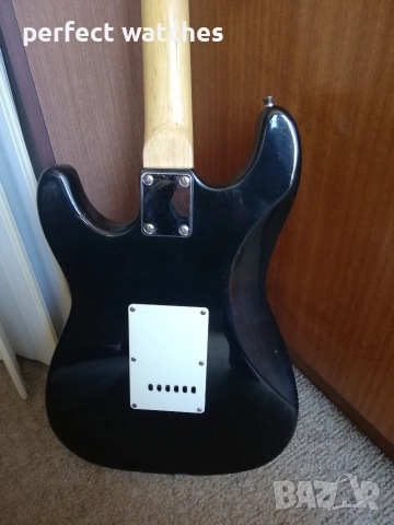 Електрическа китара Rocktile с кубе 15 W и свързващ аудио кабел , снимка 6 - Китари - 52913722