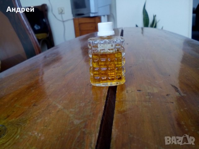 Стар парфюм,духи 8 Март, снимка 2 - Други ценни предмети - 28437088