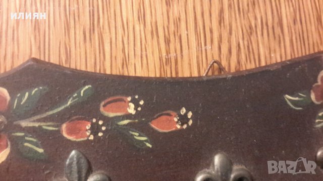 Малка закачалка изработка дърво и метал изрисувана ръчно , снимка 3 - Декорация за дома - 43341815